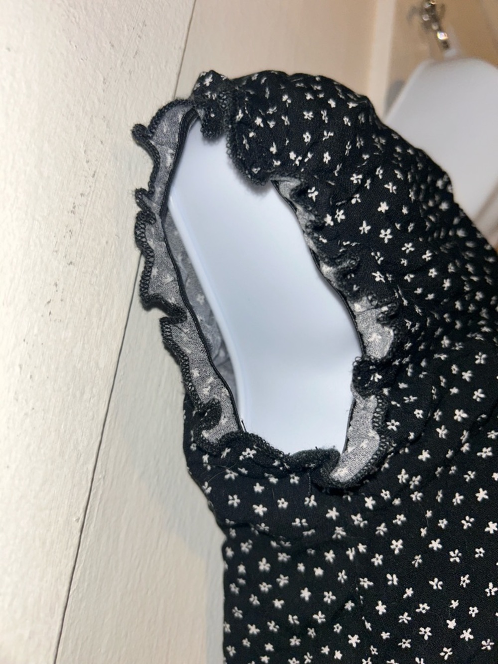 La Hearts Black Floral Ditsy Crop Top - Picture 4 of 6